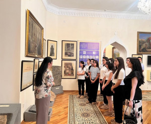 “1 Avqust – Azərbaycan Əlifbası və Azərbaycan Dili Günü” ilə əlaqədar Sabunçu rayonun gəncləri Nizami Gəncəvi adına Milli Azərbaycan Ədəbiyyatı Muzeyini ziyarət etdilər