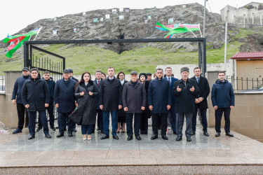 Sabunçu rayonunda “Aprel döyüşləri”nin onuncu ildönümü münasibətilə şəhidlərin məzarları ziyarət edildi