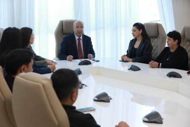 “Dilimiz varlığımızdır” adlı dəyirmi masa keçirilmişdir