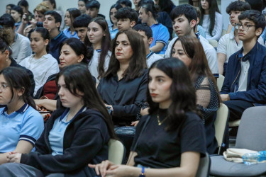 Sabunçu Gənclər Evində “Müasir dövrdə informasiya mühiti və sosial çağırışlar fonunda gənclər arasında mənəvi dəyərlər” mövzusunda tədbir keçirilib