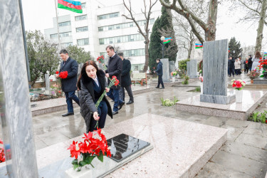Sabunçu rayonunda “Aprel döyüşləri”nin onuncu ildönümü münasibətilə şəhidlərin məzarları ziyarət edildi