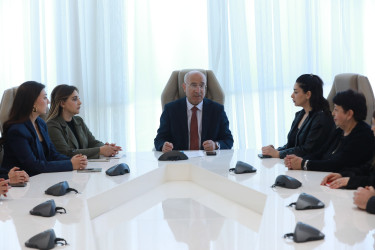 “Dilimiz varlığımızdır” adlı dəyirmi masa keçirilmişdir