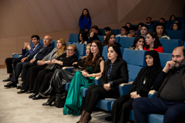 Bakı Gənclər Mərkəzinin təşkilatçılığı ilə “Şərq Gecəsi 2” adlı konsert proqramı baş tutub. Tədbirin məqsədi Şərq dünyasının mədəniyyətlərini bir araya gətirmək, gənclər arasında Şərq ölkələrinin mədəniyyətlərini aşılamaq, gənclərin bacarıq və istedadlarının üzə çıxarılmasından ibarətdi