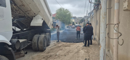 Bakıxanov qəsəbəsində asfaltlanma işləri aparılıb