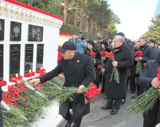 “20 Yanvar” faciəsinin 34-cü ildönümü ilə əlaqədar Sabunçu Rayon İcra Hakimiyyəti kollektivi Şəhidlər Xiyabanını ziyarət etdi