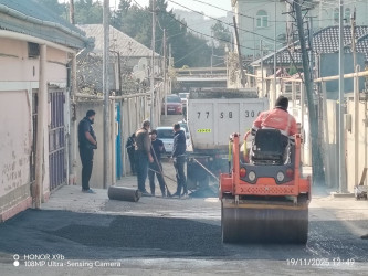 Bakıxanov qəsəbəsində asfaltlanma işləri aparılıb