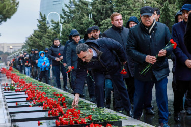 “20 Yanvar” faciəsinin 36-cı ildönümü ilə əlaqədar Sabunçu Rayon İcra Hakimiyyəti kollektivi Şəhidlər Xiyabanını ziyarət etdi