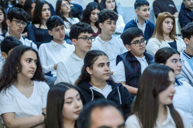 Sabunçu Gənclər Evində “Müasir dövrdə informasiya mühiti və sosial çağırışlar fonunda gənclər arasında mənəvi dəyərlər” mövzusunda tədbir keçirilib