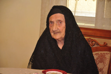 Sabunçu rayonunun ən qocaman sakini 99 yaşlı Böyükxanım Xalıqova ilə görüş keçirildi