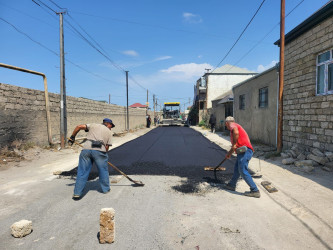 Ramana qəsəbəsində asfaltlanma işləri aparılıb