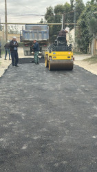 Bilgəh qəsəbəsində asfaltlanma işləri aparılıb
