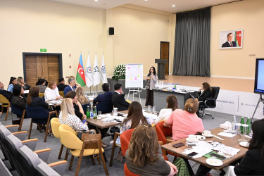 Sabunçu Rayon İcra Hakimiyyəti başçısının müavini-Ərazi-təşkilat və ictimai-siyasi məsələlər şöbəsinin müdiri, “İş yerində gender bərabərliyinin idarə olunması” mövzusunda təlimdə iştirak edib