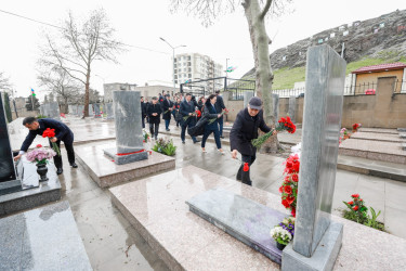 Sabunçu rayonunda “Aprel döyüşləri”nin onuncu ildönümü münasibətilə şəhidlərin məzarları ziyarət edildi