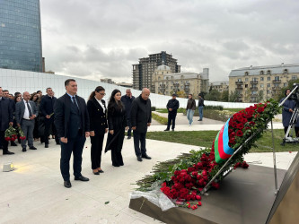 Sabunçu Rayon İcra Hakimiyyətinin kollektivi Zəfər parkında olublar