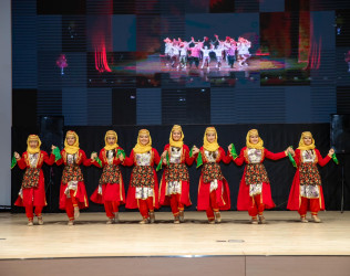 Bakı Gənclər Mərkəzinin təşkilatçılığı ilə “Şərq Gecəsi 2” adlı konsert proqramı baş tutub. Tədbirin məqsədi Şərq dünyasının mədəniyyətlərini bir araya gətirmək, gənclər arasında Şərq ölkələrinin mədəniyyətlərini aşılamaq, gənclərin bacarıq və istedadlarının üzə çıxarılmasından ibarətdi