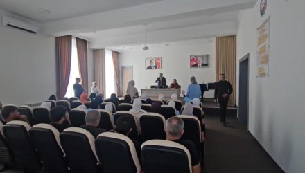 Sabunçu Rayon İcra Hakimiyyətinin başçısı Adil Vəliyev Nardaran və Bilgəh məktəblərində görüşlər keçirdi