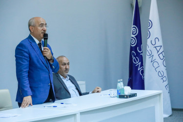Sabunçu Gənclər Evində “Müasir dövrdə informasiya mühiti və sosial çağırışlar fonunda gənclər arasında mənəvi dəyərlər” mövzusunda tədbir keçirilib