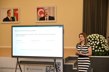 Sabunçu Rayon İcra Hakimiyyəti başçısının müavini-Ərazi-təşkilat və ictimai-siyasi məsələlər şöbəsinin müdiri, “İş yerində gender bərabərliyinin idarə olunması” mövzusunda təlimdə iştirak edib