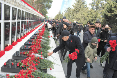 “20 Yanvar” faciəsinin 34-cü ildönümü ilə əlaqədar Sabunçu Rayon İcra Hakimiyyəti kollektivi Şəhidlər Xiyabanını ziyarət etdi