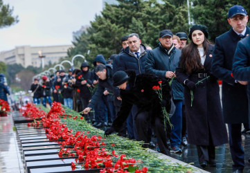 “20 Yanvar” faciəsinin 36-cı ildönümü ilə əlaqədar Sabunçu Rayon İcra Hakimiyyəti kollektivi Şəhidlər Xiyabanını ziyarət etdi