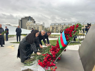 Sabunçu Rayon İcra Hakimiyyətinin kollektivi Zəfər parkında olublar