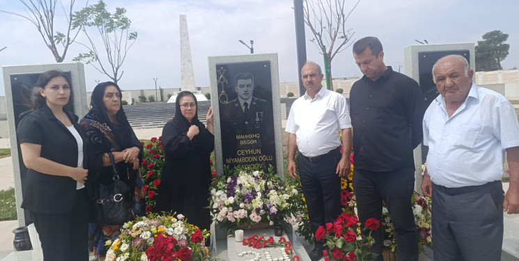 Sabunçu rayonunda antiterror əməliyyatı şəhidi Ceyhun Niyaməddin oğlu Sadıqovun doğum günü münasibətilə anım mərasimi keçirildi.