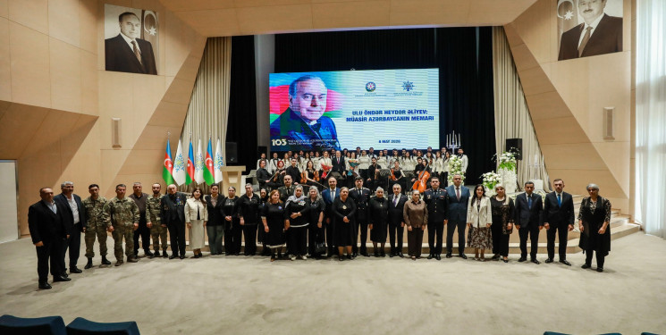 Sabunçu rayonunda Ümummilli Lider Heydər Əliyevin anadan olmasının 103 illiyinə həsr olunmuş “Ulu Öndər Heydər Əliyev:  Müasir Azərbaycanın memarı” adlı tədbir keçirildi.