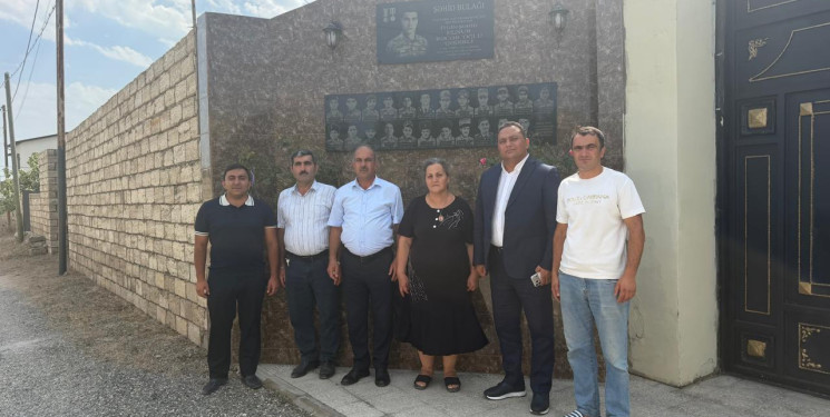Sabunçu rayonu, Maştağa qəsəbəsində Vətən müharibəsi itkini şəhid Elnur Rəcəb oğlu Qədirlinin doğum günü münasibətilə anım mərasimi keçirildi.
