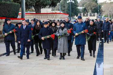 “20 Yanvar” faciəsinin 35-ci ildönümü ilə əlaqədar Sabunçu Rayon İcra Hakimiyyəti kollektivi Şəhidlər Xiyabanını ziyarət etdi