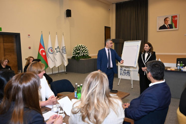 Sabunçu Rayon İcra Hakimiyyəti başçısının müavini-Ərazi-təşkilat və ictimai-siyasi məsələlər şöbəsinin müdiri, “İş yerində gender bərabərliyinin idarə olunması” mövzusunda təlimdə iştirak edib
